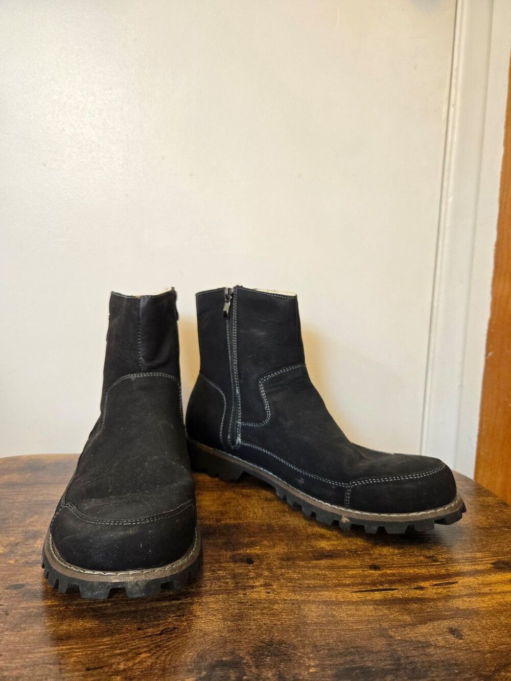 Muk Luk Black Genuine Leather Ankle Boots Lugged Rubber Sole Size 10